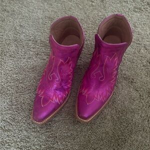 Girls Metallic Fuchsia Ankle Boots - Stylish Pointed Toe